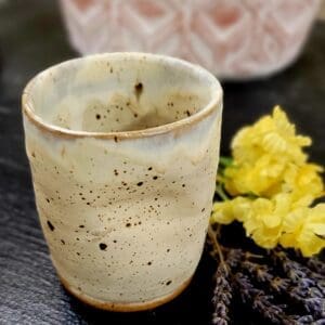 #192 White/Run Tumbler with Thumb divit
