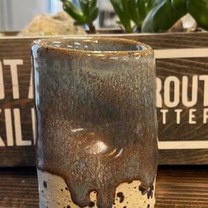#200 blue/brown Tumbler with Thumb divit